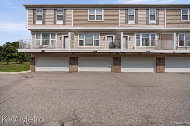 4636 Bradley Circle, Troy, MI 48085