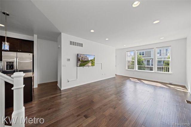 4636 Bradley Circle, Troy, MI 48085