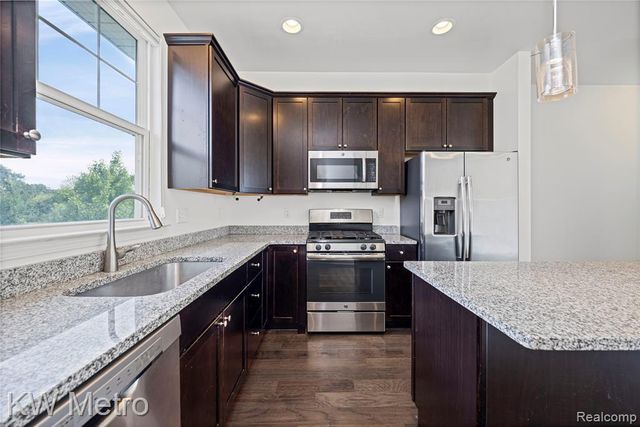 4636 Bradley Circle, Troy, MI 48085