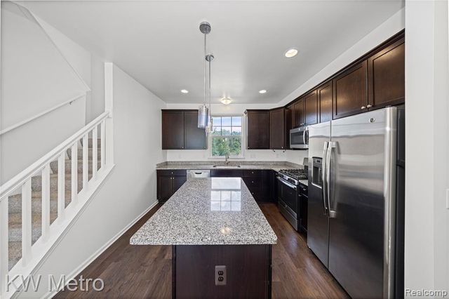 4636 Bradley Circle, Troy, MI 48085