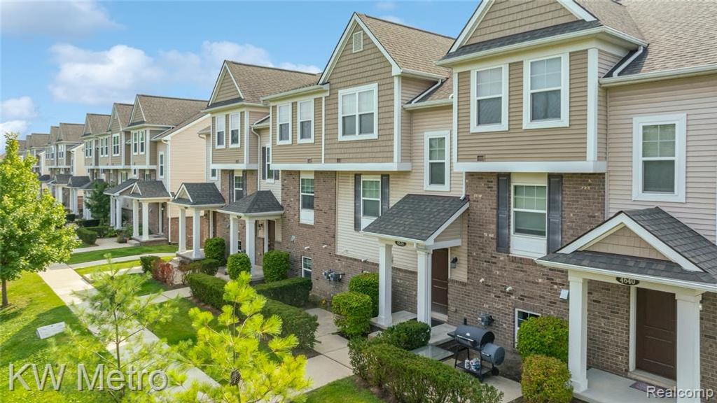 4636 Bradley Circle, Troy, MI 48085