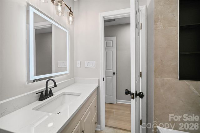 1421 Tyvola Road, Charlotte, NC 28210