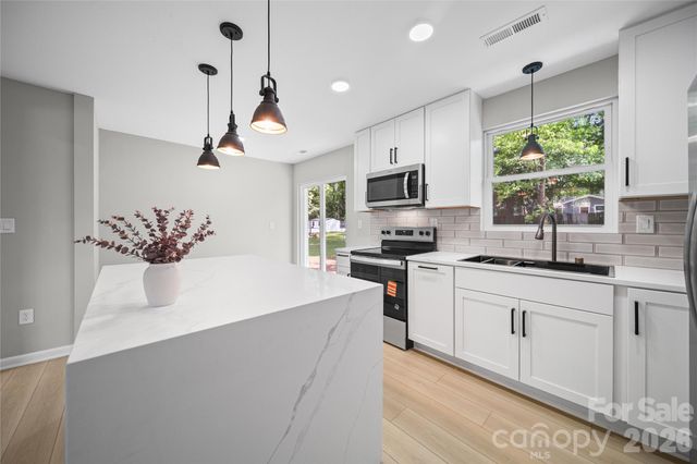 1421 Tyvola Road, Charlotte, NC 28210