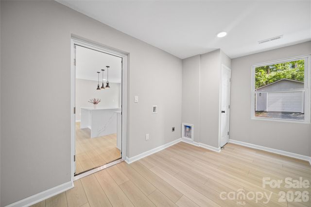 1421 Tyvola Road, Charlotte, NC 28210