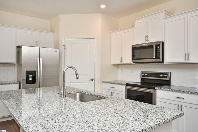 533 Gammon Lane, Fountain Inn, SC 29644