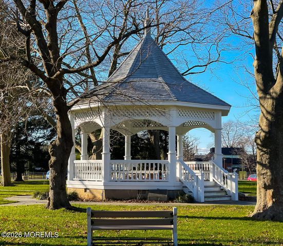7 Lorraine Avenue, Spring Lake, NJ 07762