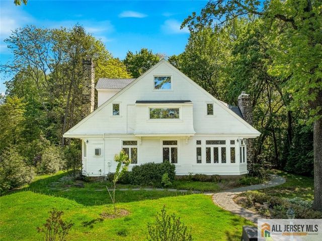 56 Oak Avenue, Metuchen, NJ 08840