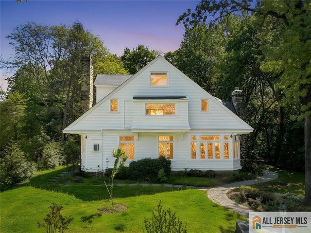 56 Oak Avenue, Metuchen, NJ 08840