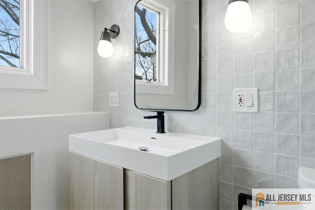 56 Oak Avenue, Metuchen, NJ 08840