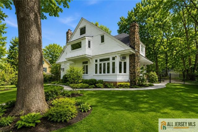 56 Oak Avenue, Metuchen, NJ 08840