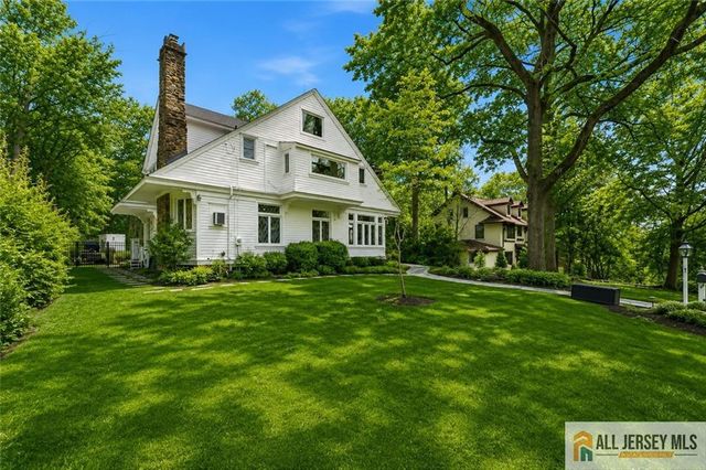 56 Oak Avenue, Metuchen, NJ 08840