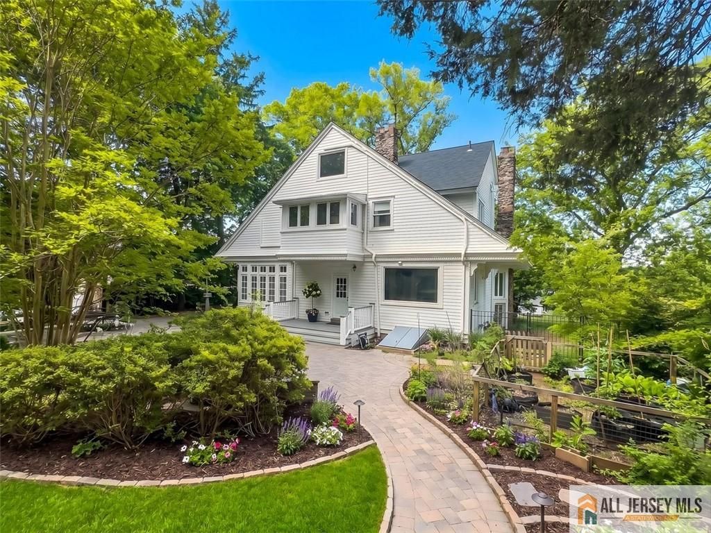 56 Oak Avenue, Metuchen, NJ 08840