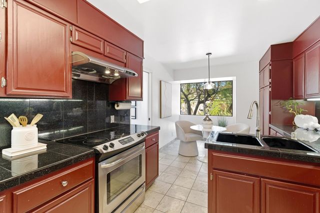 58 E Poplar Avenue 4, San Mateo, CA 94401