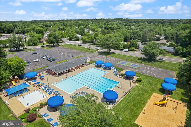 13301 POINT PLEASANT DR, Fairfax, VA 22033