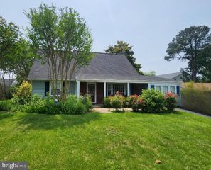 13301 POINT PLEASANT DR, Fairfax, VA 22033