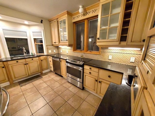 2916 S 48th STREET, Milwaukee, WI 53219