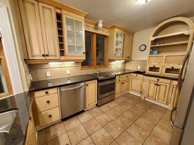 2916 S 48th STREET, Milwaukee, WI 53219