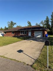 1629 South Bend Lane, Hamburg, NY 14085