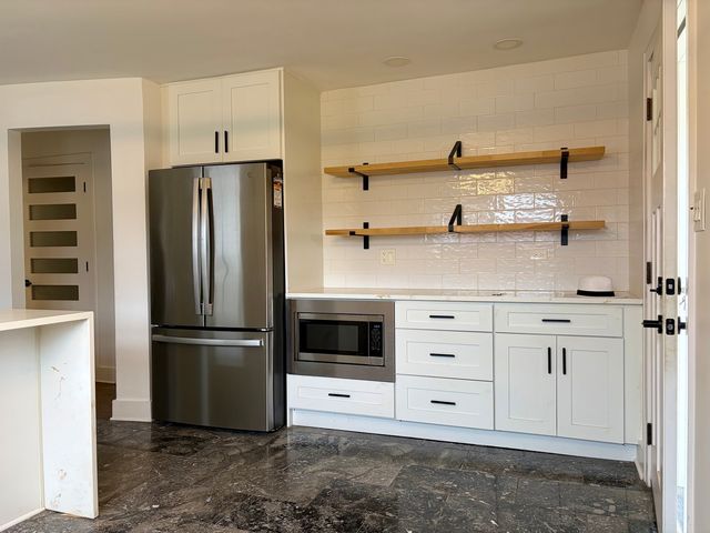 2538 W Arthur Avenue 2, Chicago, IL 60645