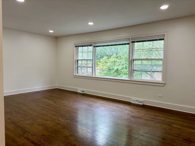 2538 W Arthur Avenue 2, Chicago, IL 60645