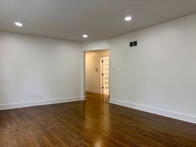 2538 W Arthur Avenue 2, Chicago, IL 60645