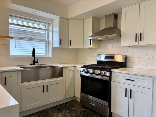 2538 W Arthur Avenue 2, Chicago, IL 60645