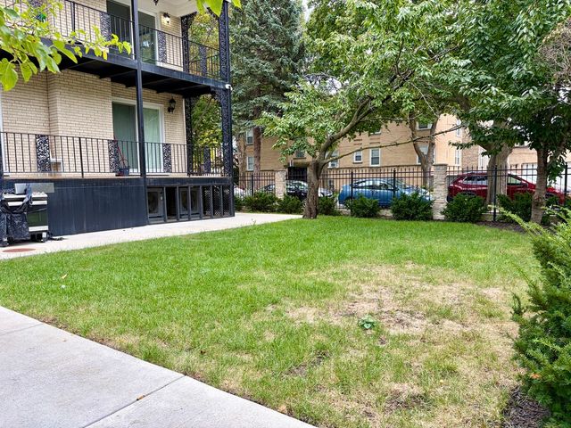 2538 W Arthur Avenue 2, Chicago, IL 60645