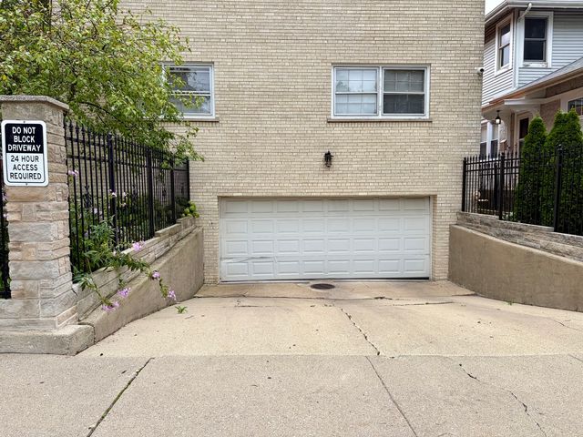 2538 W Arthur Avenue 2, Chicago, IL 60645