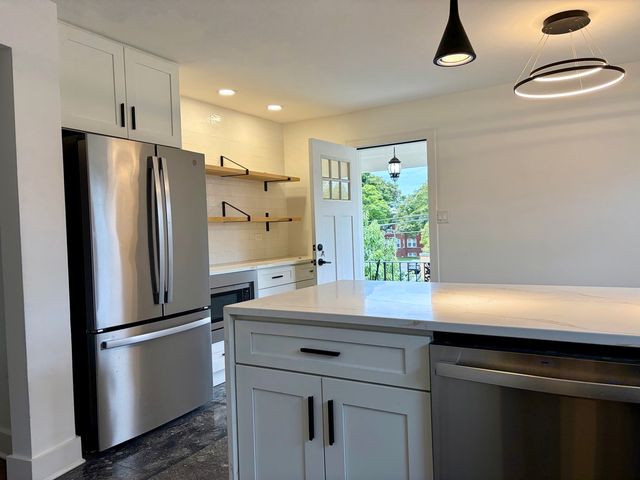 2538 W Arthur Avenue 2, Chicago, IL 60645