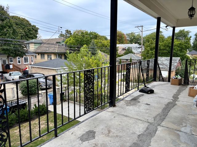 2538 W Arthur Avenue 2, Chicago, IL 60645