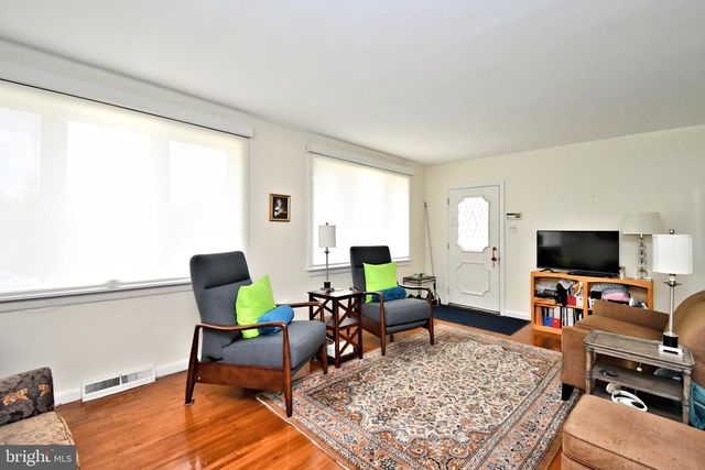 9962 WOODFERN RD, Philadelphia, PA 19115