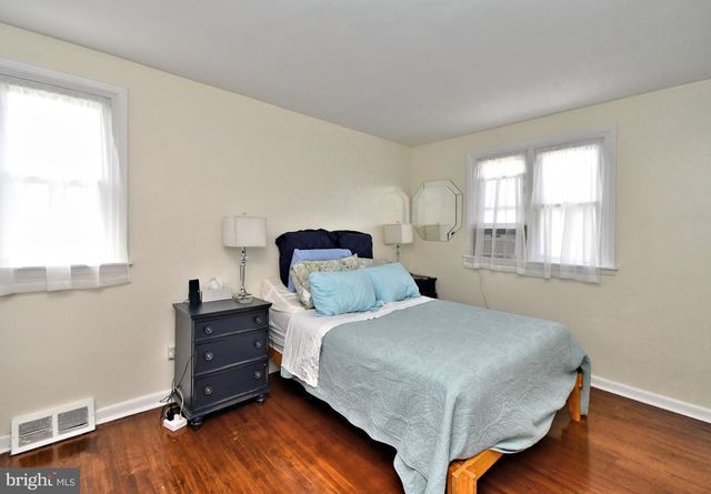 9962 WOODFERN RD, Philadelphia, PA 19115