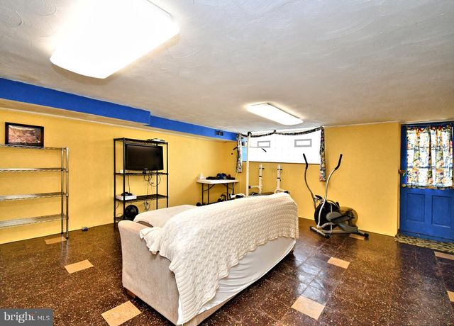 9962 WOODFERN RD, Philadelphia, PA 19115