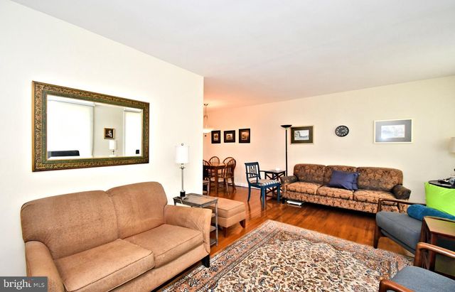9962 WOODFERN RD, Philadelphia, PA 19115