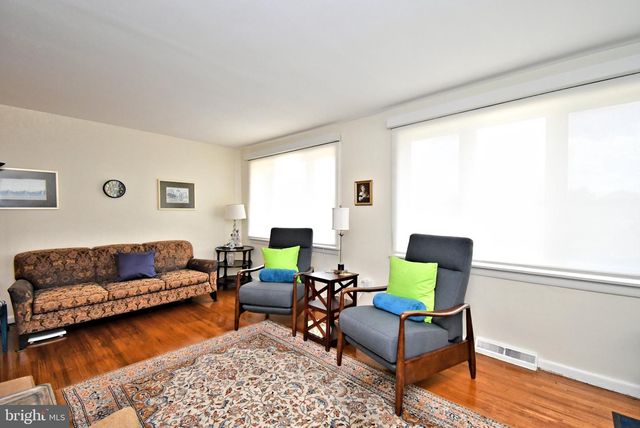 9962 WOODFERN RD, Philadelphia, PA 19115