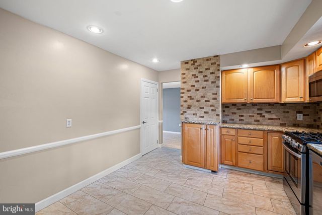 2403 LARKWOOD DR, Wilmington, DE 19810