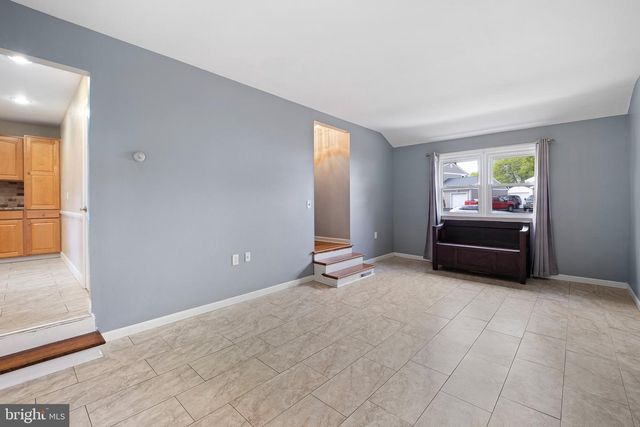 2403 LARKWOOD DR, Wilmington, DE 19810