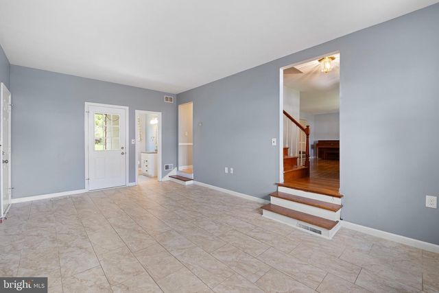 2403 LARKWOOD DR, Wilmington, DE 19810