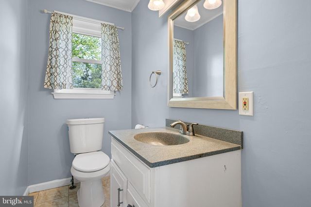 2403 LARKWOOD DR, Wilmington, DE 19810