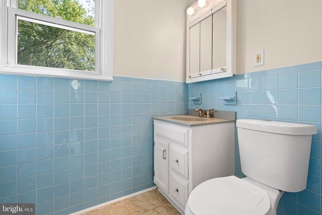 2403 LARKWOOD DR, Wilmington, DE 19810