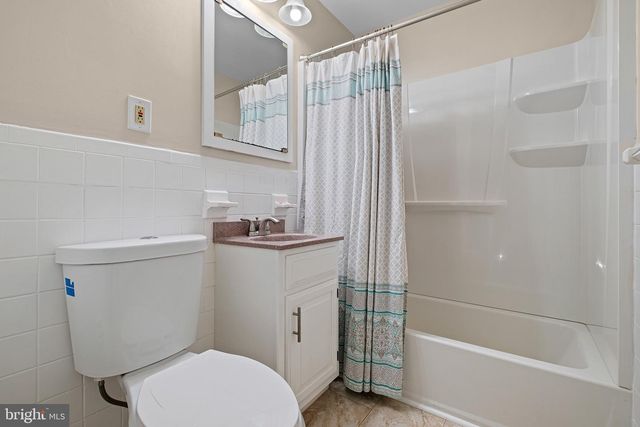 2403 LARKWOOD DR, Wilmington, DE 19810