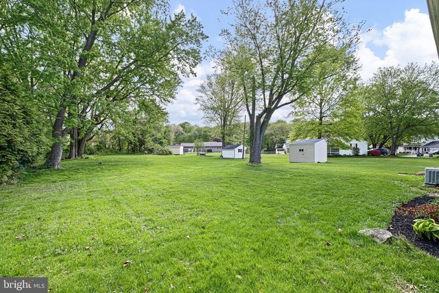2403 LARKWOOD DR, Wilmington, DE 19810