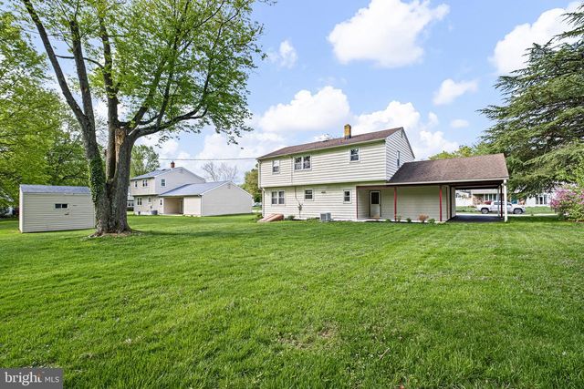 2403 LARKWOOD DR, Wilmington, DE 19810