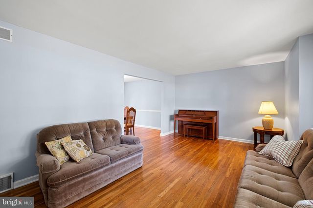 2403 LARKWOOD DR, Wilmington, DE 19810
