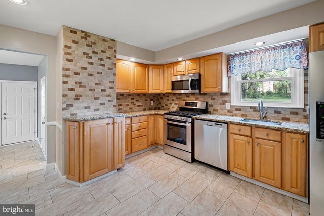 2403 LARKWOOD DR, Wilmington, DE 19810