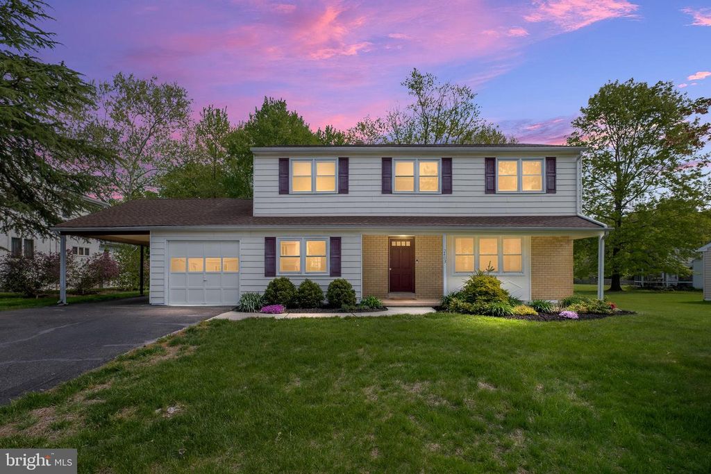 2403 LARKWOOD DR, Wilmington, DE 19810