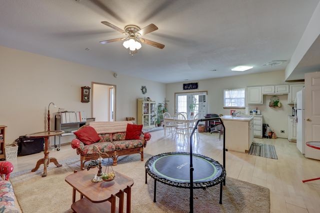 1704 Redbud Drive, Joplin, MO 64801