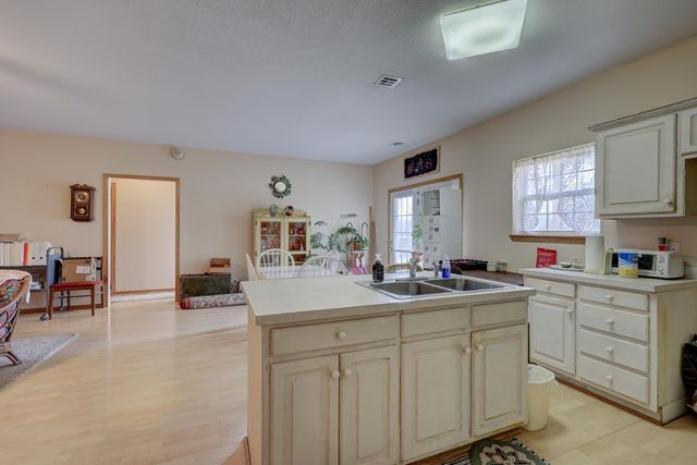 1704 Redbud Drive, Joplin, MO 64801