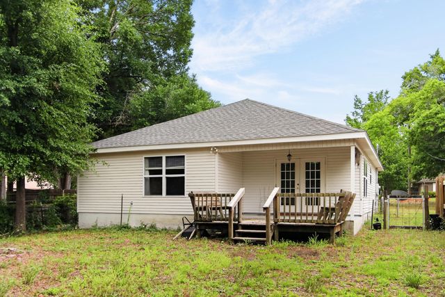 203 8th Avenue, Crestview, FL 32536