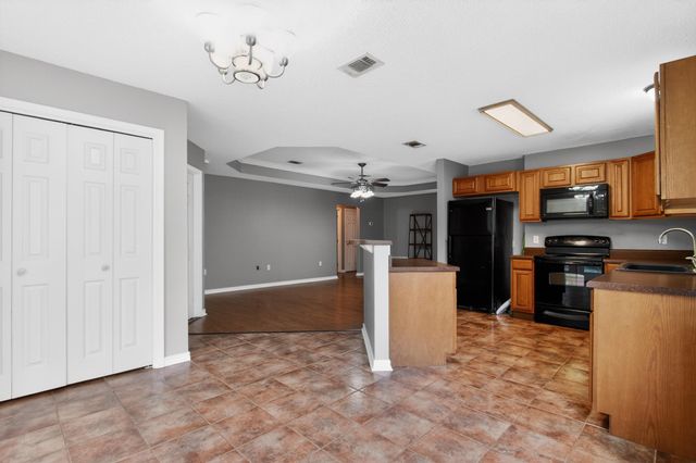 203 8th Avenue, Crestview, FL 32536